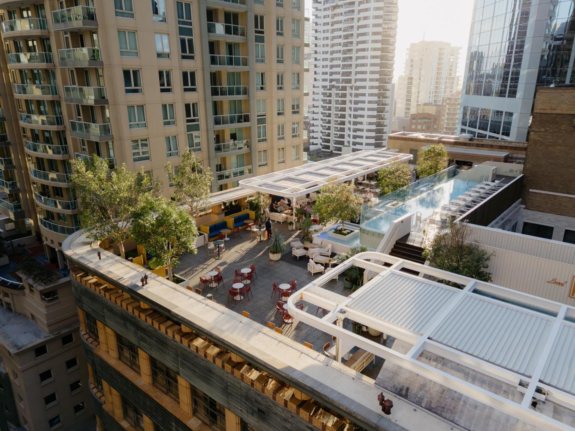 悉尼金普顿玛格特酒店 外观 照片 The rooftop pool at the Ritz-Carlton, Dubai